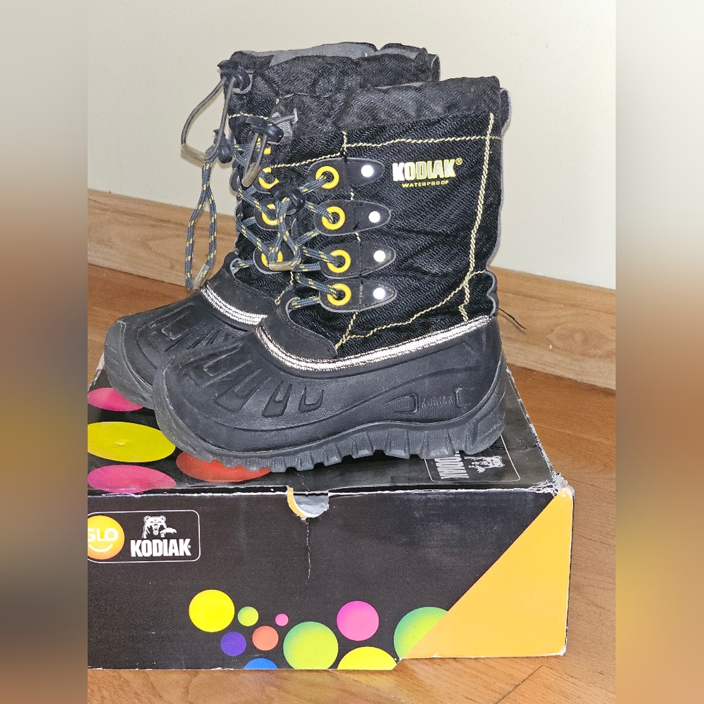 Kodiak kids winter boots size 13